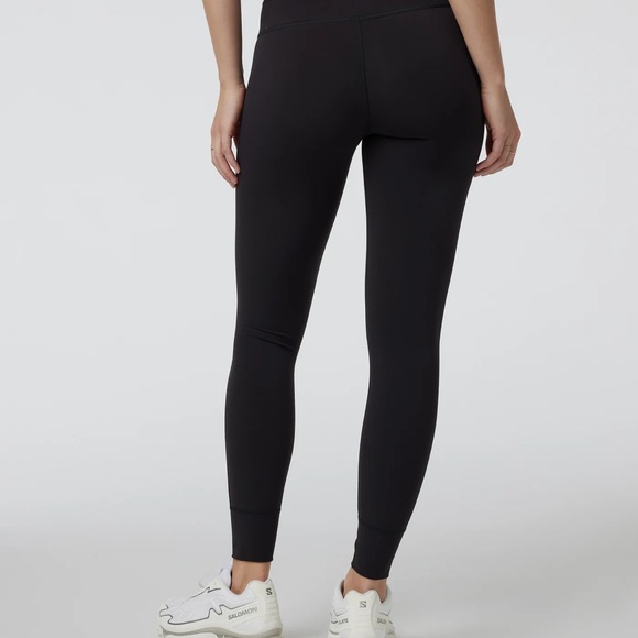 Vuori Black Daily Leggings - Picture 3 of 5